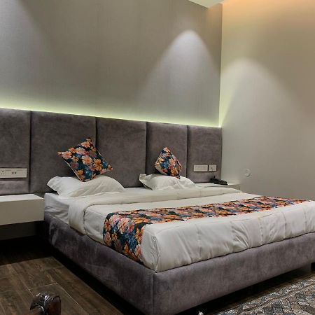 Hotel Alpine Plaza Shahpur  Екстер'єр фото