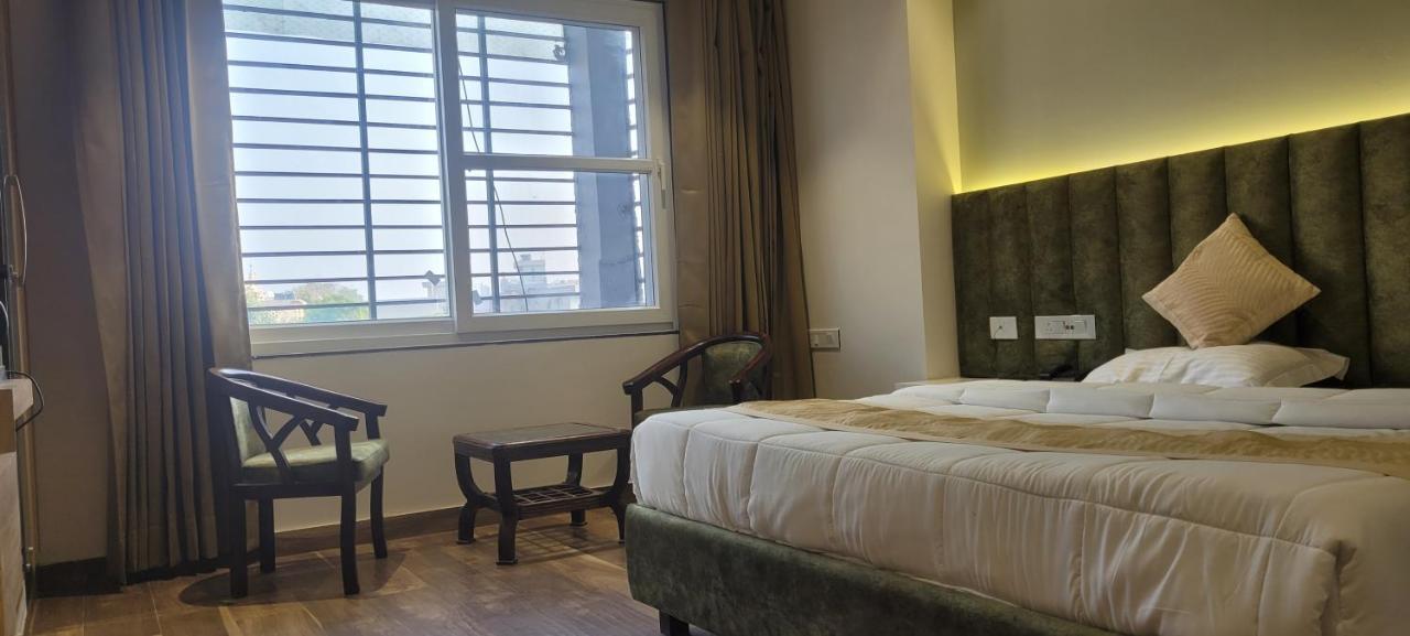 Hotel Alpine Plaza Shahpur  Екстер'єр фото