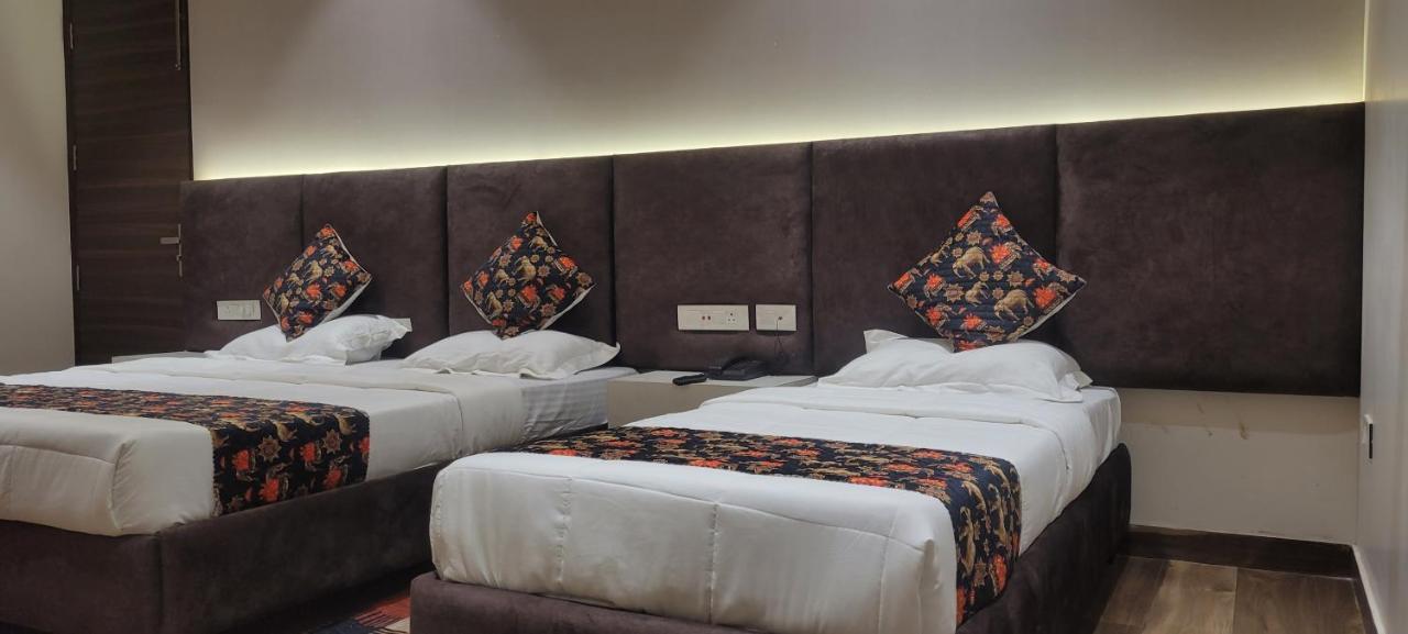 Hotel Alpine Plaza Shahpur  Екстер'єр фото