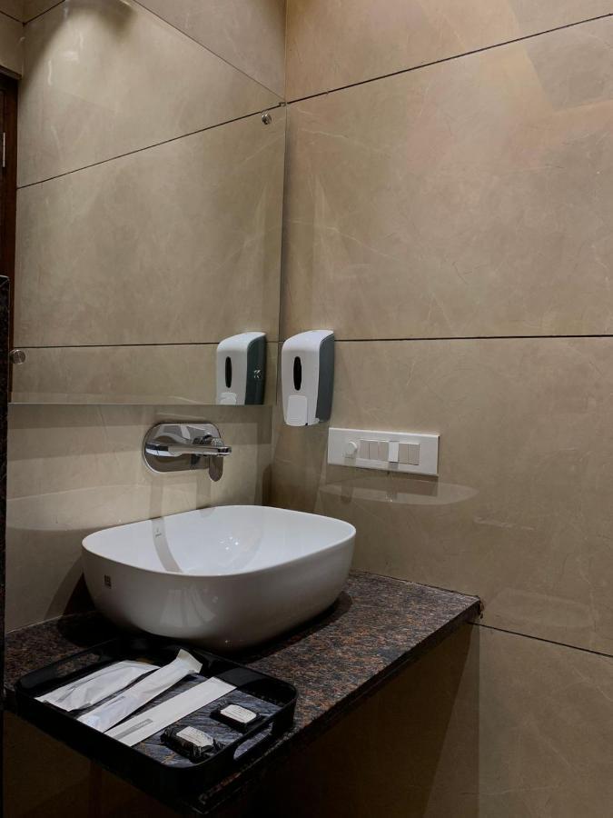 Hotel Alpine Plaza Shahpur  Екстер'єр фото