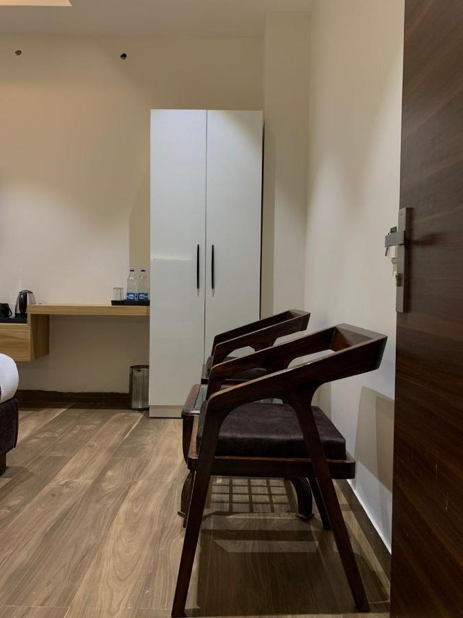 Hotel Alpine Plaza Shahpur  Екстер'єр фото